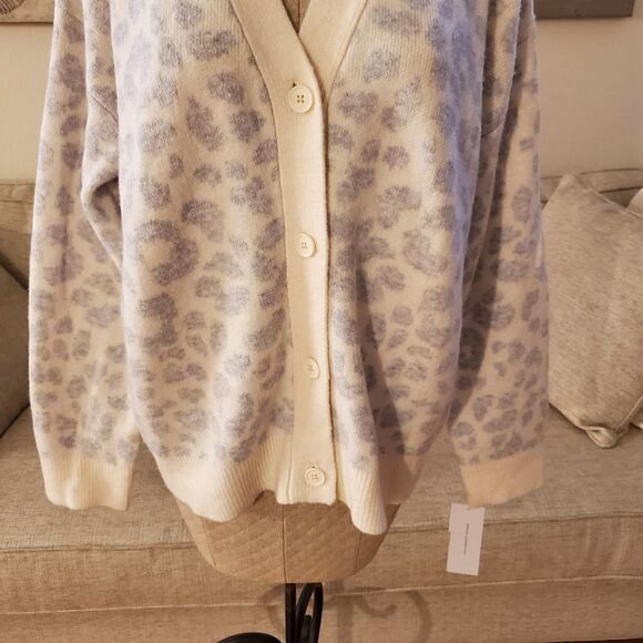 French Connection Leopard-Print Cardigan size Medium in Ivory/Gray - NEW - Picture 5 of 11